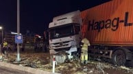 Kütahya’da kontrolden çıkan TIR refüje çıktı! Sürücü yaralandı
