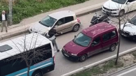 Otomobil sürücüsü motosiklet sürücüsüne cop ile saldırdı!