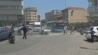Seyir halindeki otomobil alev alev yandı! Vatandaşlar ve itfaiye ekipleri seferber oldu!