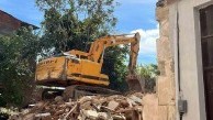 Sinop'ta kale surları çevresindeki 4 'kalekondu'nun yıkımına başlandı