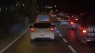 Ümraniye'de ambulansa yol vermeyen otomobil sürücüsü kamerada