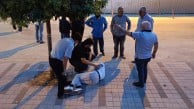 Yaralıya ulaşmak için hastane duvarından atladı