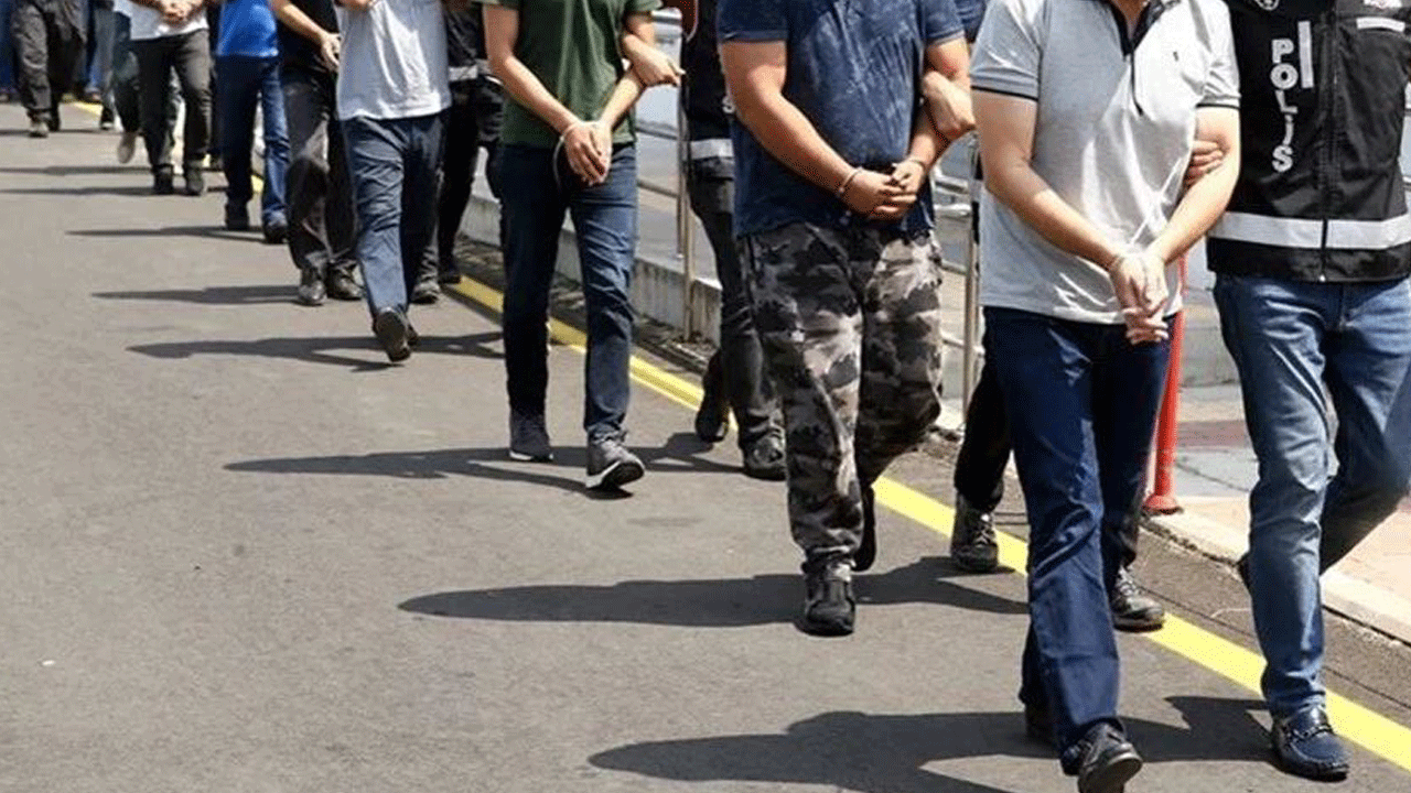 4 ilde FETÖ’nün öğrenci yapılanmasına baskın: 22 mankurta gözaltı