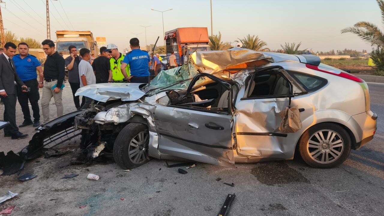 Adana’da Feci Kaza: Kamyona Çarpan Otomobildeki 2 İnfaz Koruma Memuru Öldü