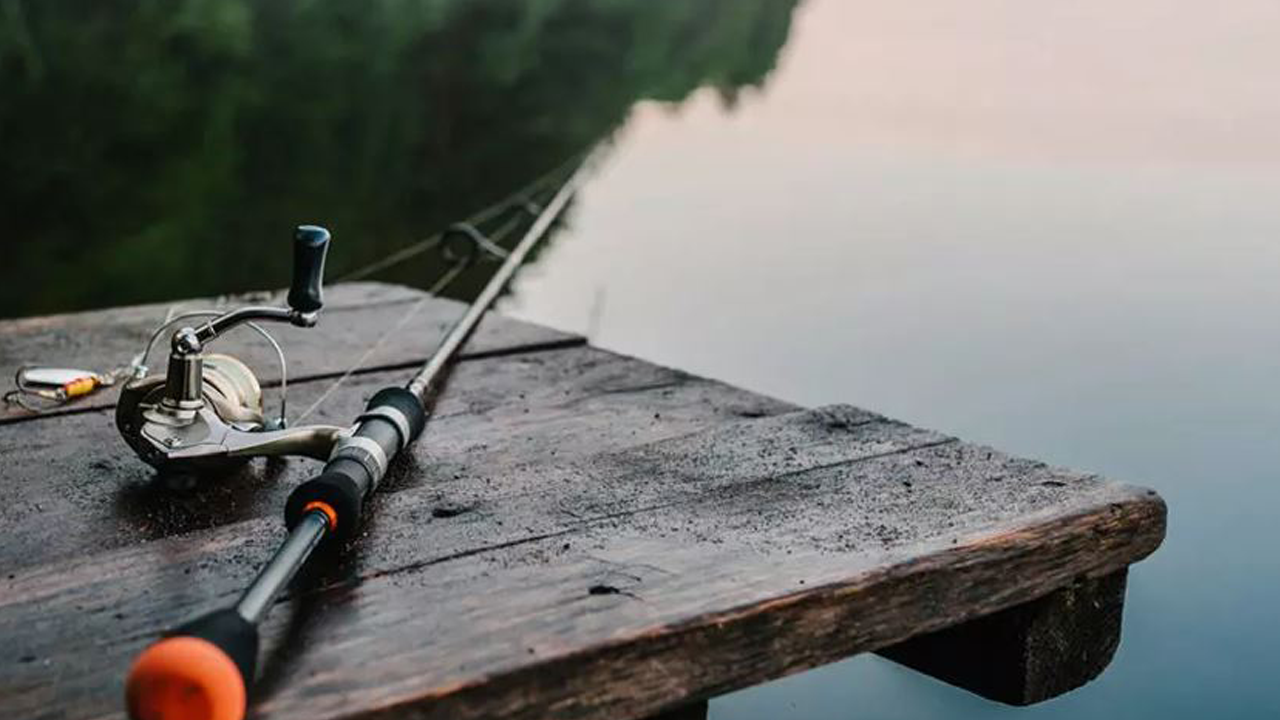 Artvin'de inanılmaz ölüm! Suya fırlattığı olta elektrik tellerine takıldı, hayatını kaybetti