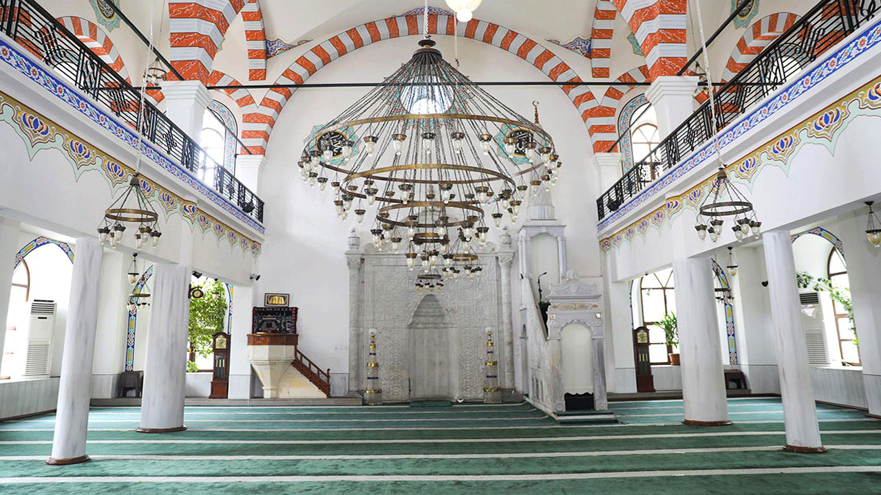 Caminin üst katından düşen çocuğun kolu kırıldı