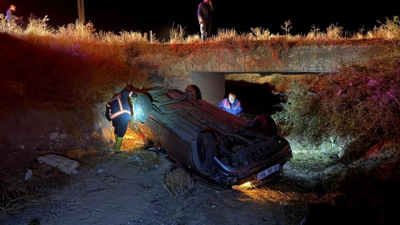 Çorum’da Otomobil Köprüden Uçtu: 2 Yaralı