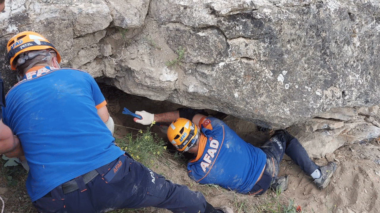 Define ararken ölümü buldu: Kaçak kazıda üzerine kaya düşen kişi öldü