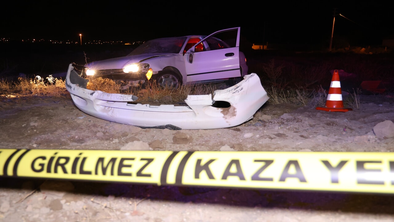 Ehliyetsiz ve alkollü sürücünün aracı takla attı