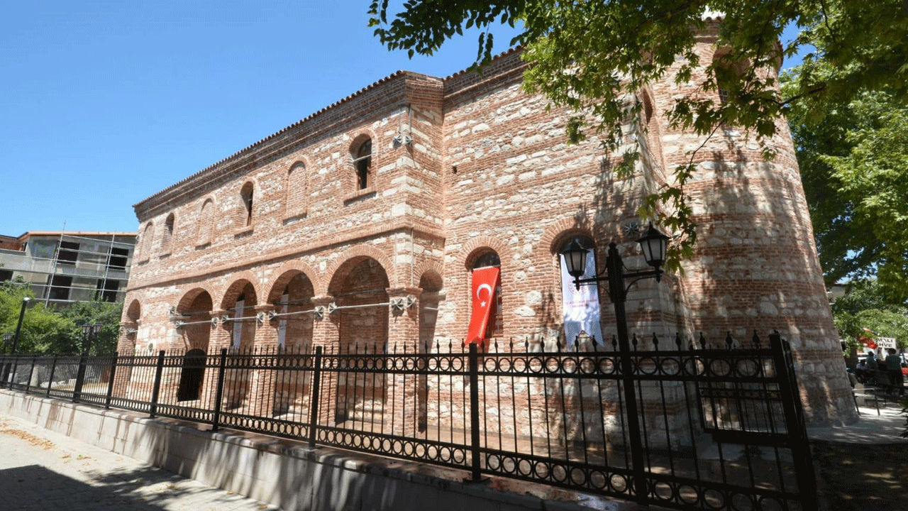 İlk ezan ilk Cuma: Tarihi Özlüce Camii cemaatine kavuştu!