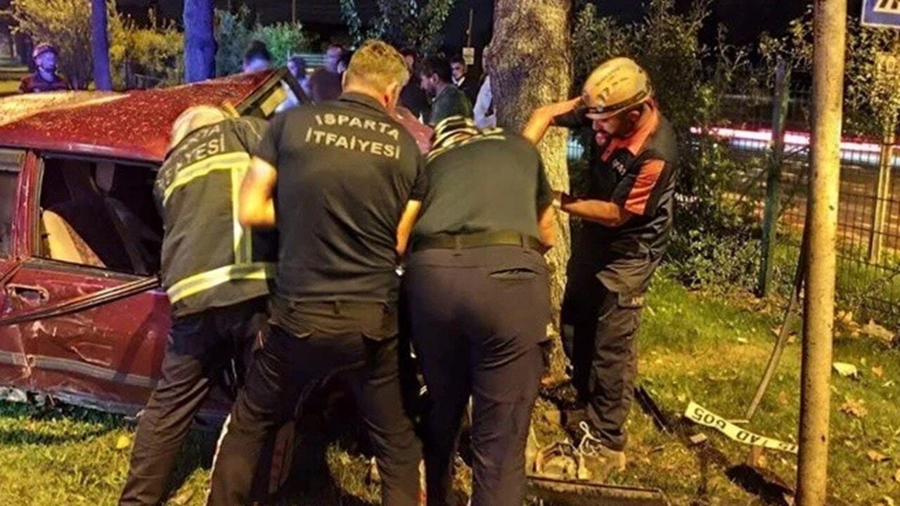 Isparta’da feci kaza: Otomobil ağaca çarptı, sürücü öldü