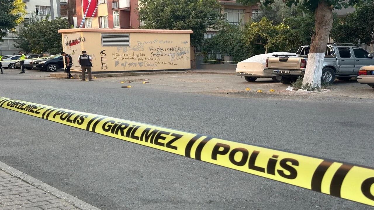 İzmir’de husumetli 3 kişiyi vurdu: 3 yaralı