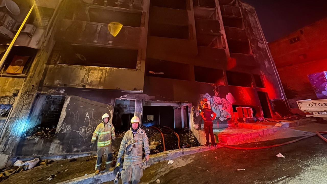 İzmir’de metruk binada yangın paniği