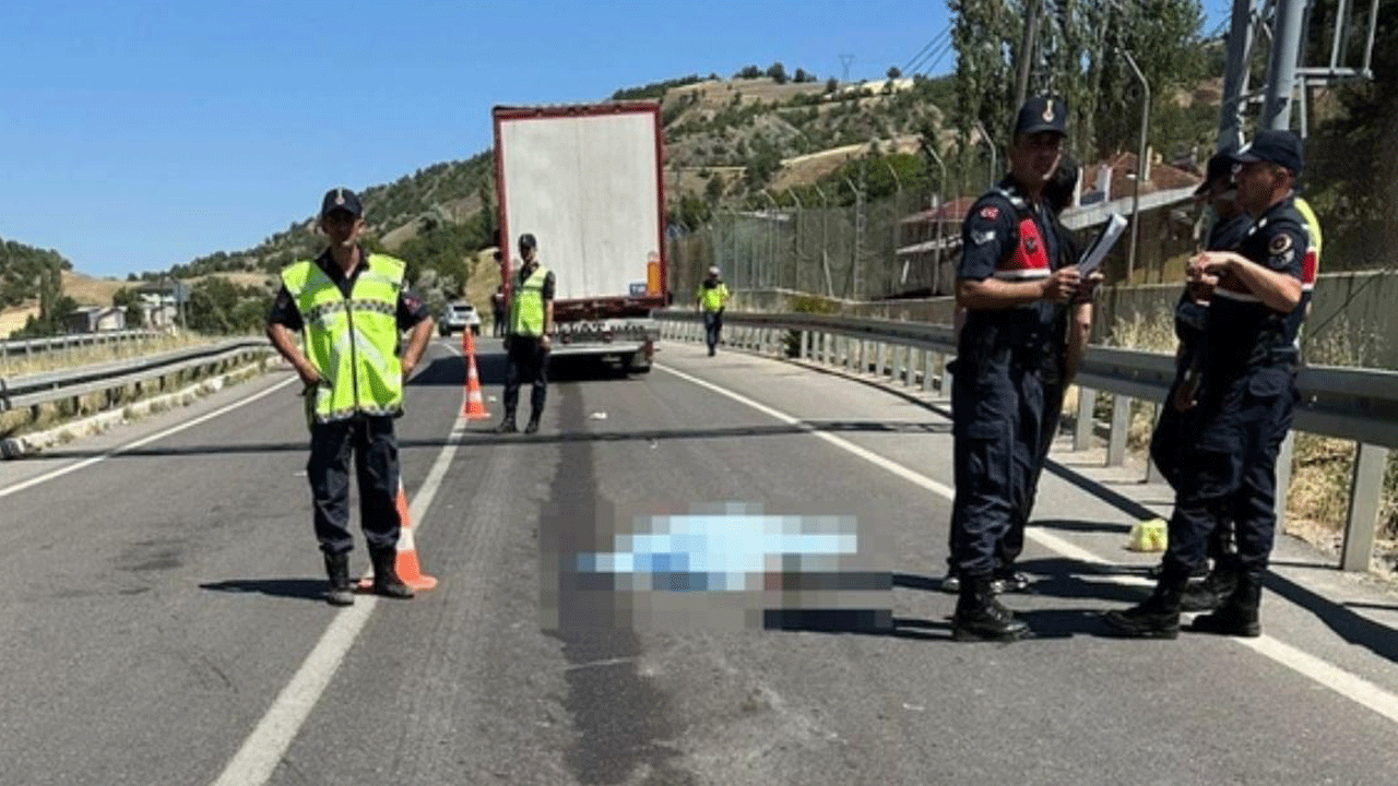 Karayolunda yürüyen kadınları TIR ezdi: 1’i öldü, 1’i yaralandı