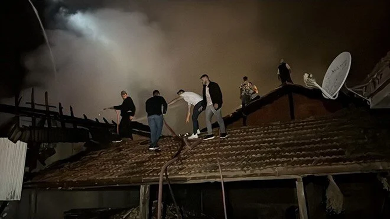 Kütahya’da köy yangını: 4 ev kül oldu