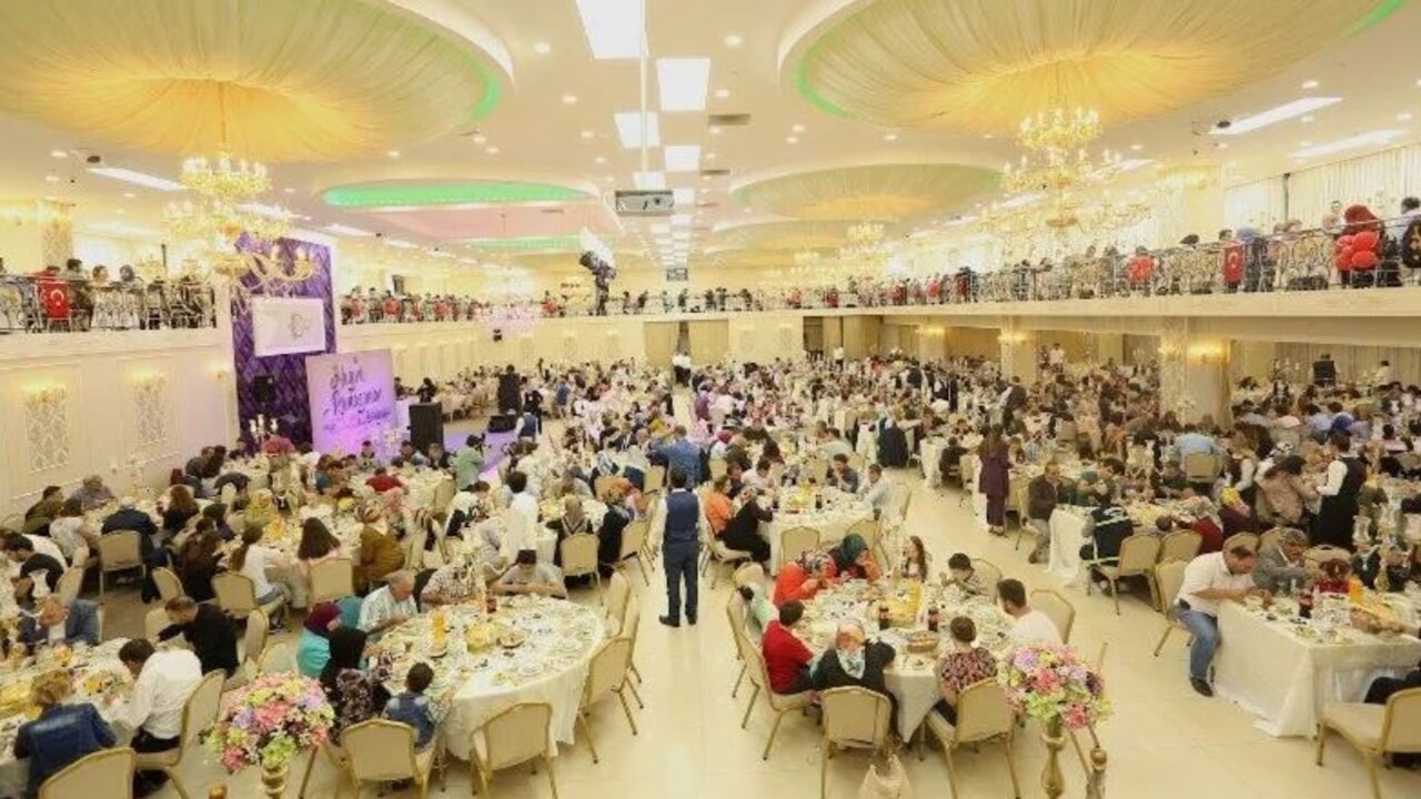 Nikah salonundaki zorla bahşiş rezaletini sosyal medyaya taşıdı