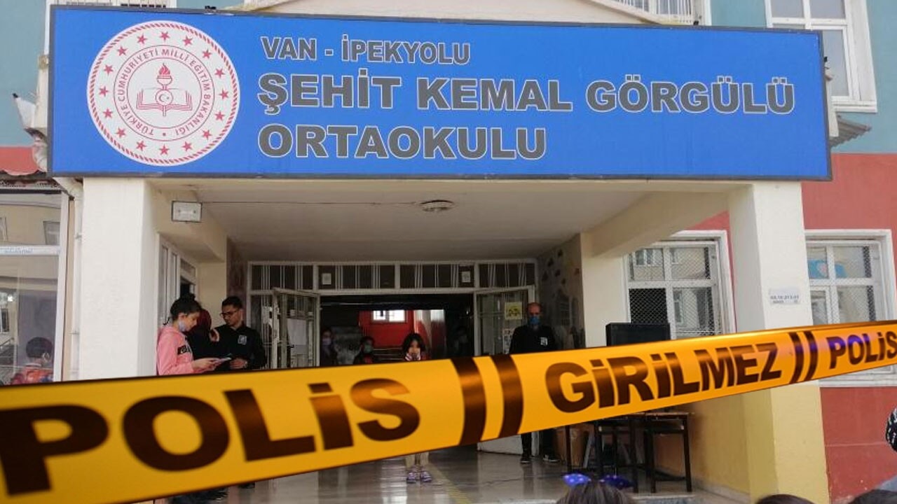 Okulda dehşet! Kayınbiraderini bıçaklamak için yanlış sınıfa girdi, 2 öğretmeni bıçakladı