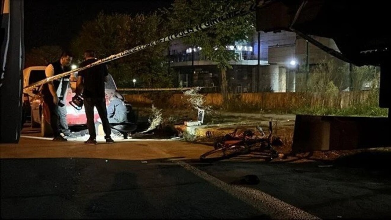 Otomobil Çarptığı Bisikletli Öldü, Sürücü Kaçtı