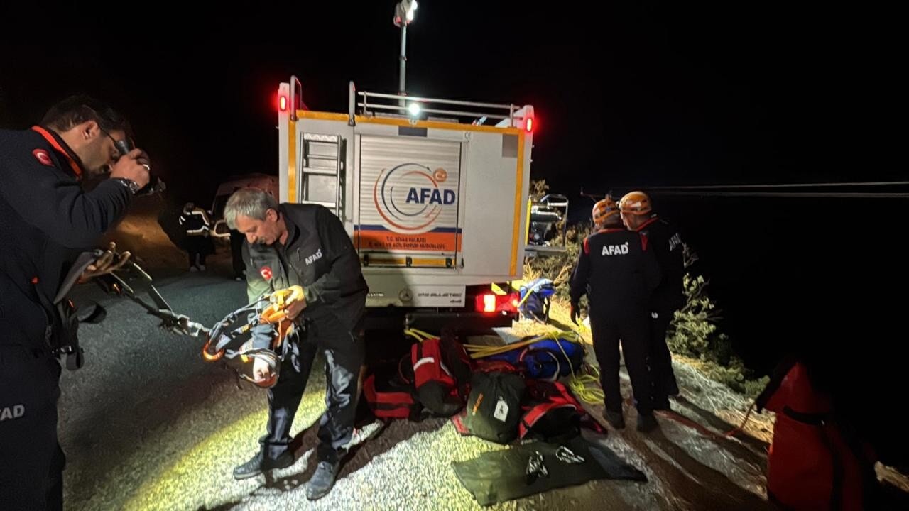 Sivas'ta Feci Kaza: 4 Kişi Hayatını Kaybetti