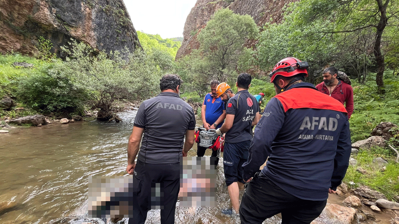 Tarihi kalede dehşet: 200 metreden aşağı düştü