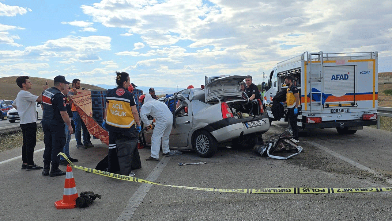 Ters yön faciası: Otomobildeki aileden kurtulan olmadı