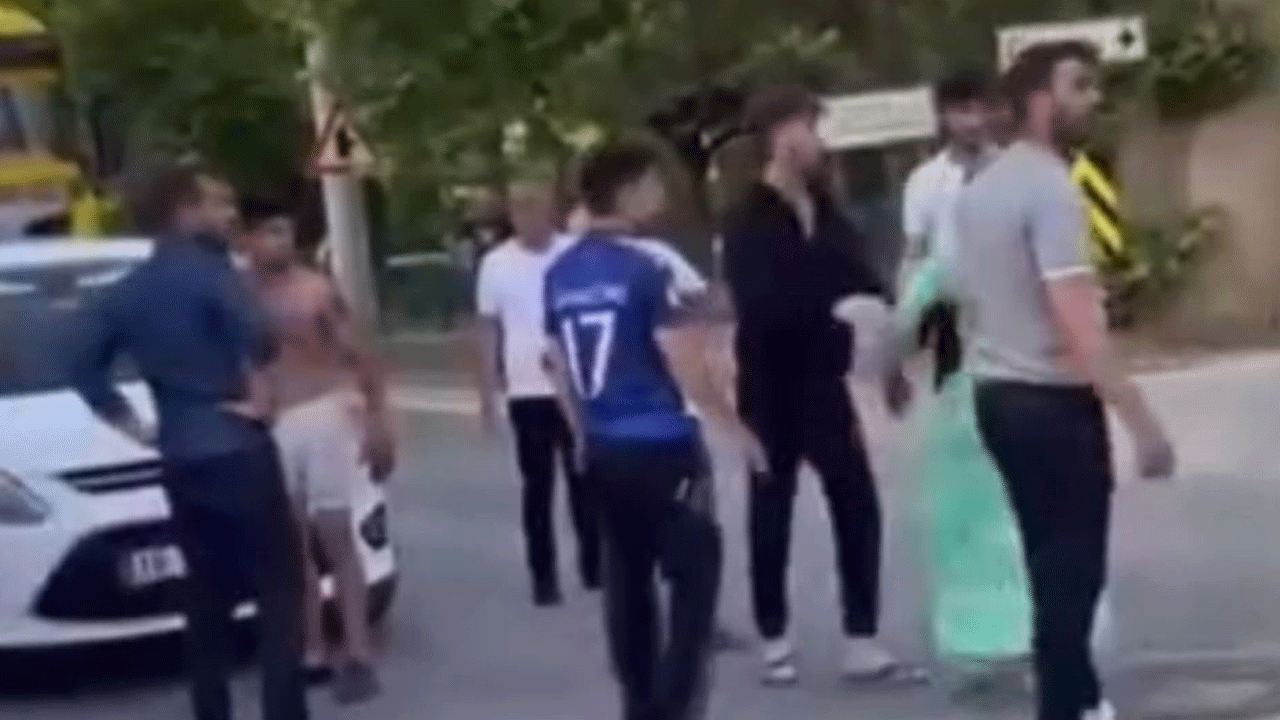  Trafik magandası kadın erkek dinlemedi herkesi bıçakladı: 5 yaralı