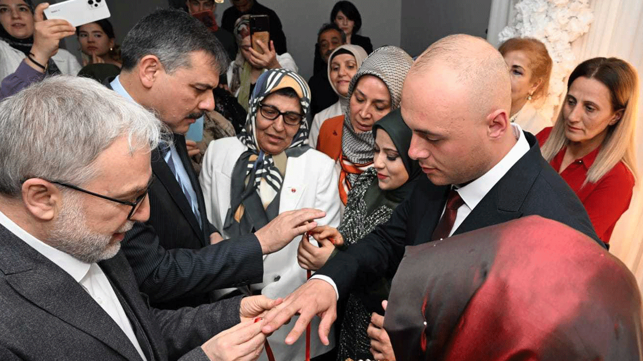 Var ol Valim! Erzurum Valisi, öksüz ve yetim Buse'nin isteğini kırmadı nişanında ‘babalık’ yaptı