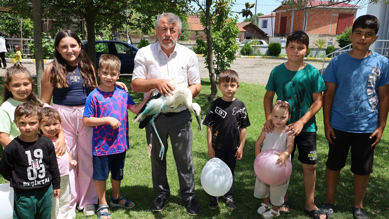 Yaralı leyleğe imamdan şefkat eli: Kur’an kursunun maskotu oldu