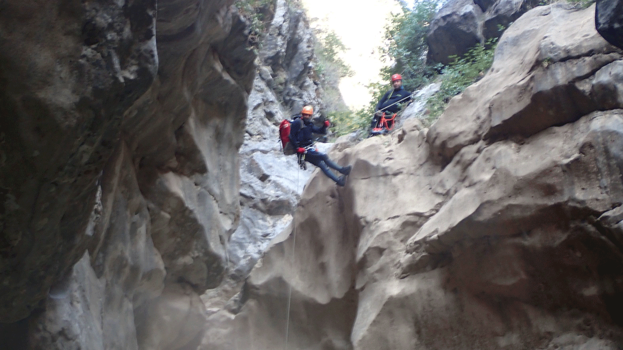 Yazılı Kanyon'da ayağı kayıp suya düşen üniversite öğrencisi akıntıda kayboldu