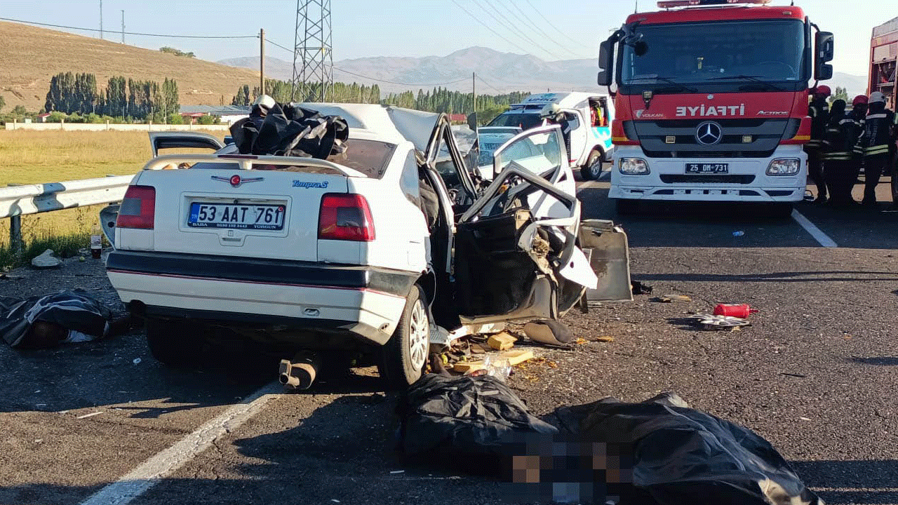 Yollar kan gölüne döndü: Erzurum'da iki araç kafa kafaya çarpıştı, 4 kişi öldü