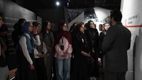 20 bin öğrenciden geçmişe yolculuk: Gençler yakın tarihle buluşuyor