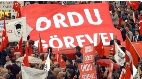 23 yıl geçti, “ordu göreve” pankartını unutmadık!