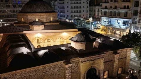 5,5 asırlık ecdad mirasında kültürel sokırım: Camiyi ibadete değil, resim sergisine açtılar