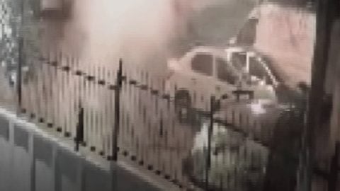 Adana'da eğlence kontrolden çıktı: Ev ve arabalar cayır cayır yanıyordu!