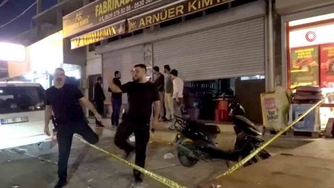 Adana'da iş yerine hain saldırı: Kasadaki 16 yaşındaki çocuk başından vuruldu