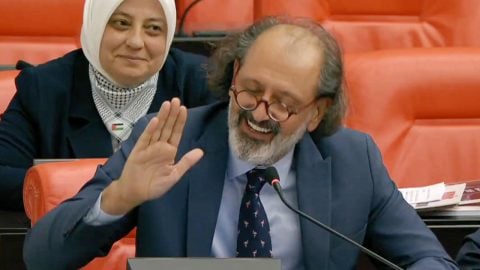 AK Partili vekilin İzmir Marşı, CHP ve Yeni Partilileri kızdırdı