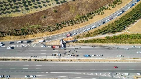 Akhisar'da 11 kişinin öldüğü kazada araçlar kaldırılıyor, otobüs şoförü gözaltında