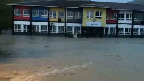 Arnavutköy’de sağanak felaketi: Dere taştı, okulu su bastı!