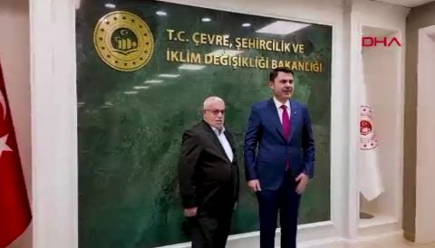 "Asrın İnşası aynı zamanda gönüllerin inşasıdır": Bakan Murat Kurum, Adıyamanlı depremzede Bayram amcayı bağrına bastı!