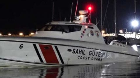 Ayvalık'ta tekne battı
