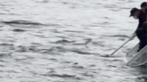Balık tutmaya giden öğretmenlere şok