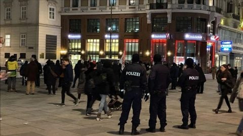 Batı'da değişen bir şey yok: Avusturya'da İslam düşmanlığı!