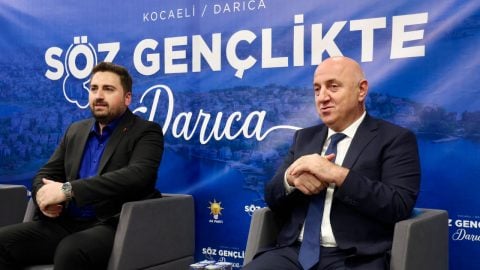 Belediye Başkanı Bıyık taleplerini dinledi! Darıca’da başkan gençlerle kucaklaştı