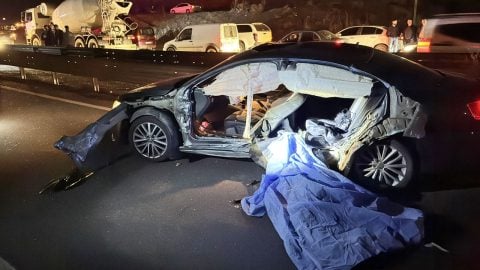 Bingöl'de bariyere çarpan otomobildeki 2 kişi öldü, 2 kişi yaralandı