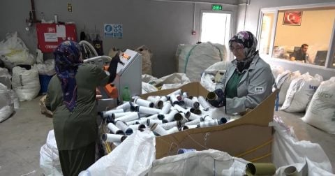 Bursa'da ayda 720 ton sanayi atığı ekonomiye kazandırılıyor: 38 çalışanın 12'si kadın