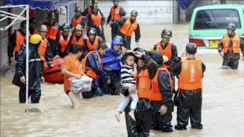 Çin’i tayfun vurdu! 60 binden fazla kişi tahliye edildi
