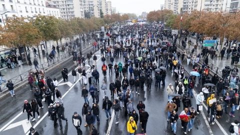 Devlet çaresiz: Yarım milyon insan sokaklara döküldü!