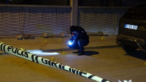 Eşini, kızının önünde hunharca katletti! 2 çocuk annesi kadın 4 kurşunla can verdi