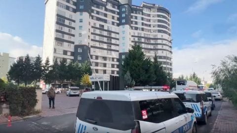 Evde kavga eden karı-koca birbirini bıçakladı