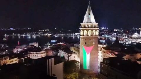 Galata Kulesi Filistin’e selam durdu